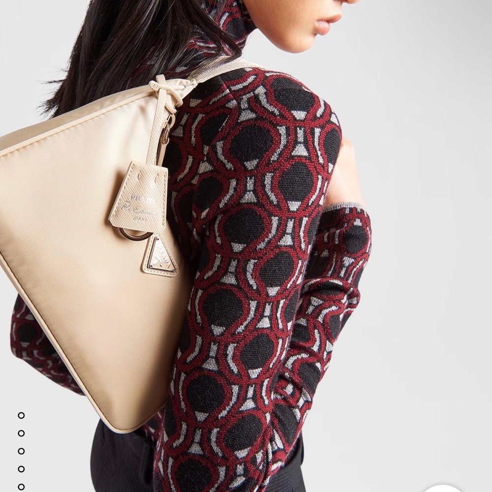Pre loved - Prada Tan Nylon Shoulder Bag - Picture 5 of 16